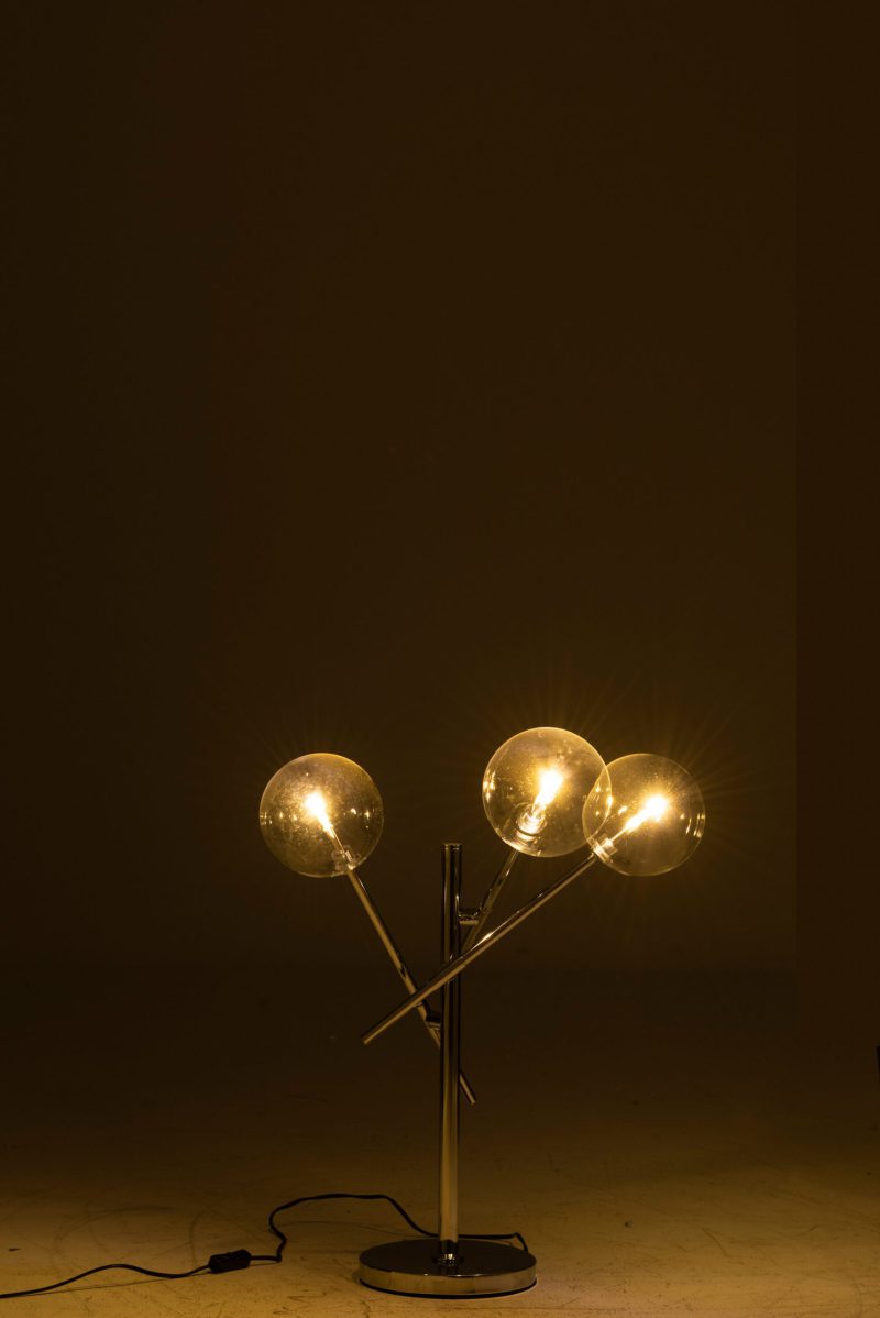 moderne-zilveren-tafellamp-drie-lichtpunten-jolipa-garland-91575-3