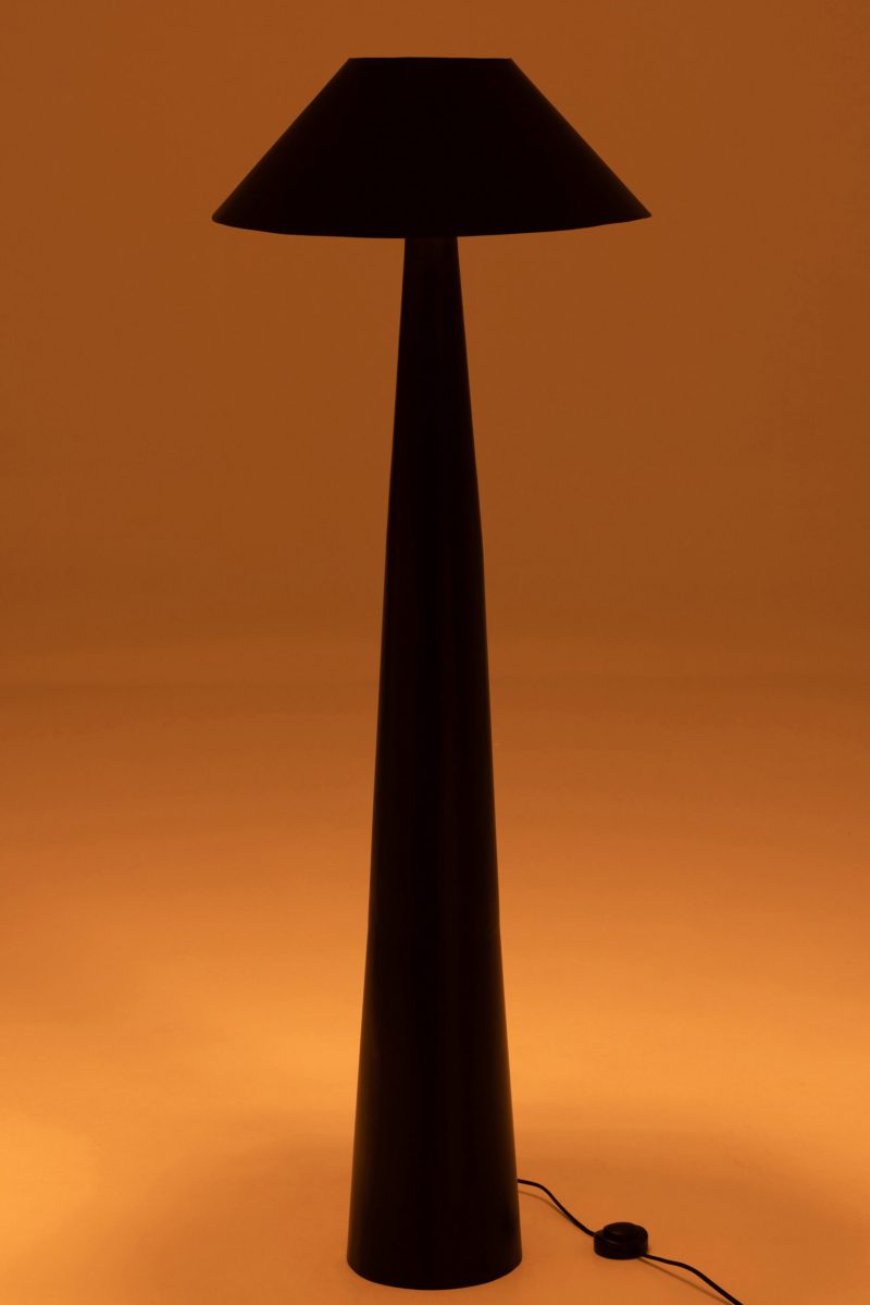 moderne-zwarte-vloerlamp-kegelvormige-voet-jolipa-charlie-15659-4