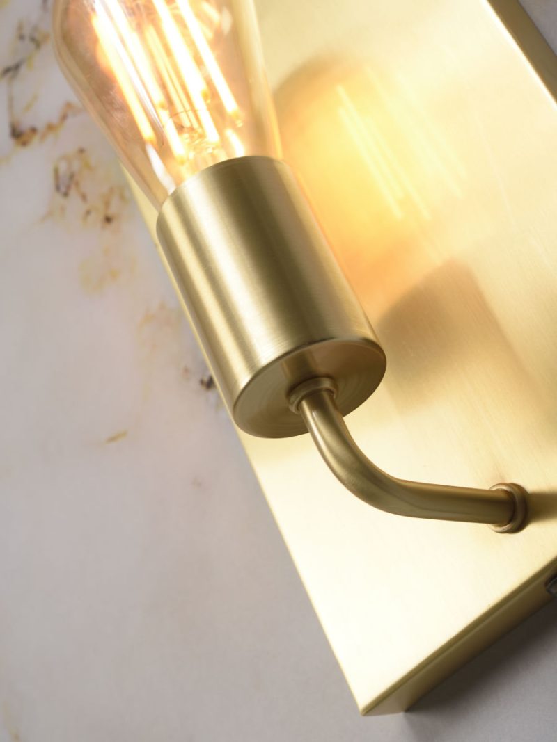 rechthoekige-minimalistische-wandlamp-goud-its-about-romi-madrid-madridwago-2