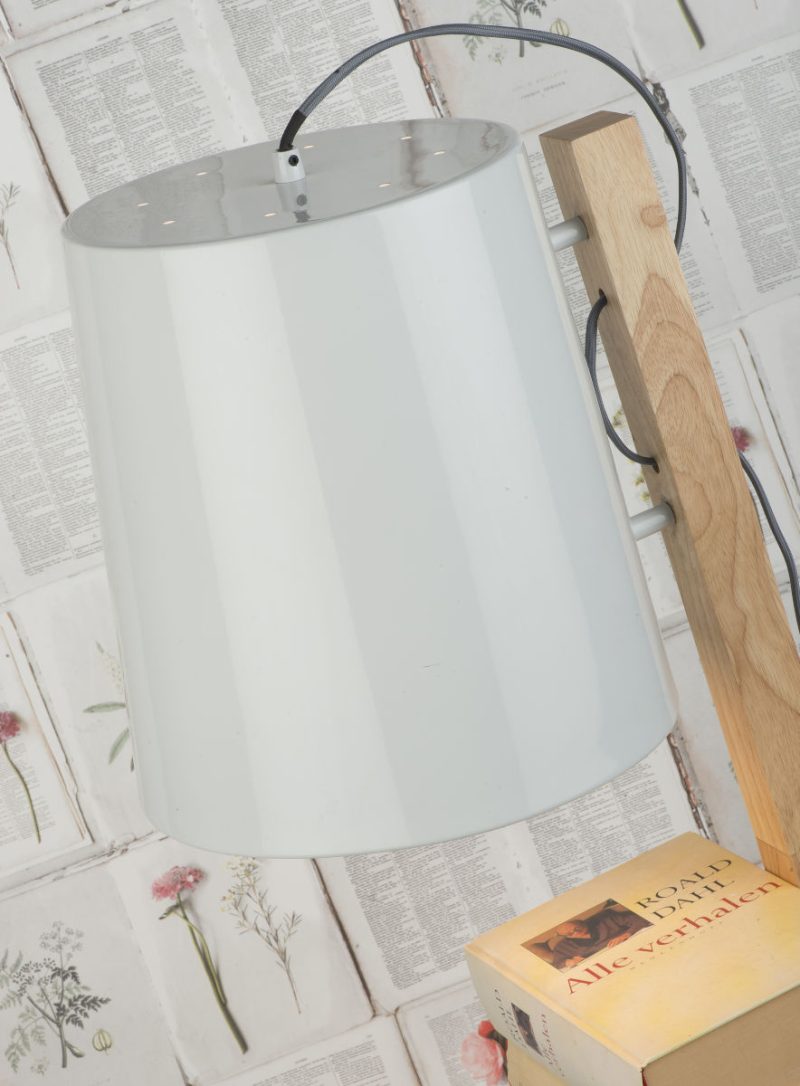 witte-houten-retro-vloerlamp-its-about-romi-cambridge-cambridgefw-2