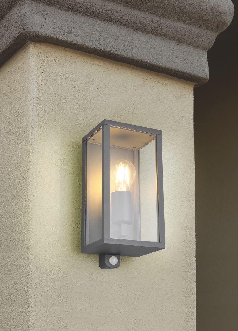 Street lamp with retro design glass wall