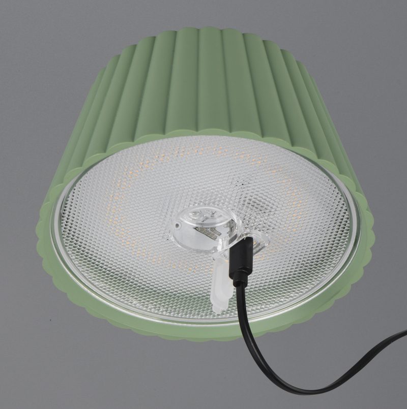 oplaadbare-vloerlamp-binnenbuiten-groen-metaal-suarez-r47706149-2