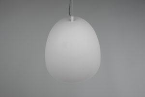 speelse-komvormige-grijze-metalen-hanglamp-tilda-r30661911-1