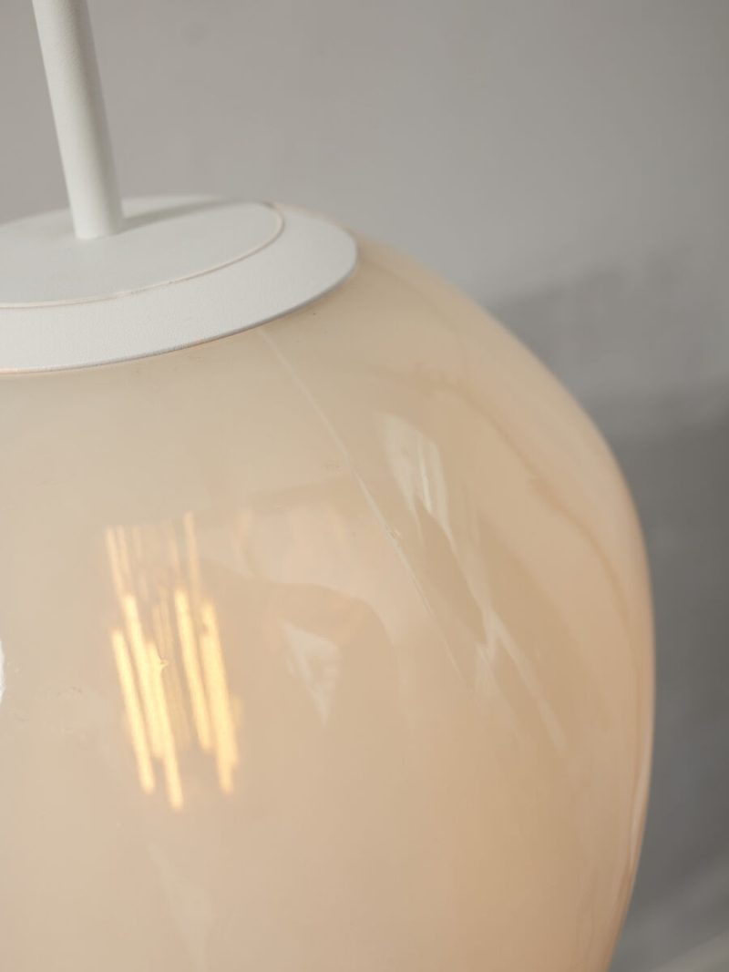 witte-glazen-hanglamp-metaal-modern-its-about-romi-helsinki-helsinkihw-2