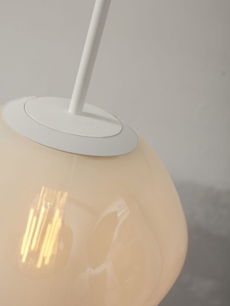 witte-glazen-hanglamp-metaal-modern-its-about-romi-helsinki-helsinkihw-6