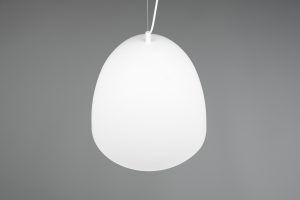 witte-metalen-hanglamp-speelse-komvorm-tilda-r30661931-1