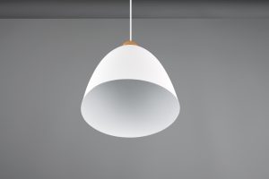 witte-metalen-komvormige-hanglamp-houtaccent-jagger-r30681031-1