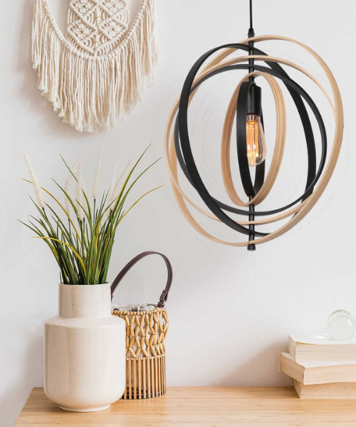 Houten hanglamp in een trendy stijl